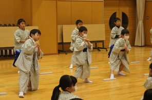 (動)日本舞踊の稽古～2年生