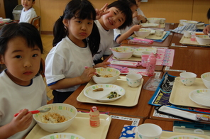 初めての学校給食～１年生
