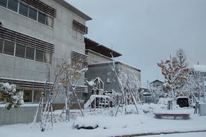 季節はずれの雪～東日本大震災から4年